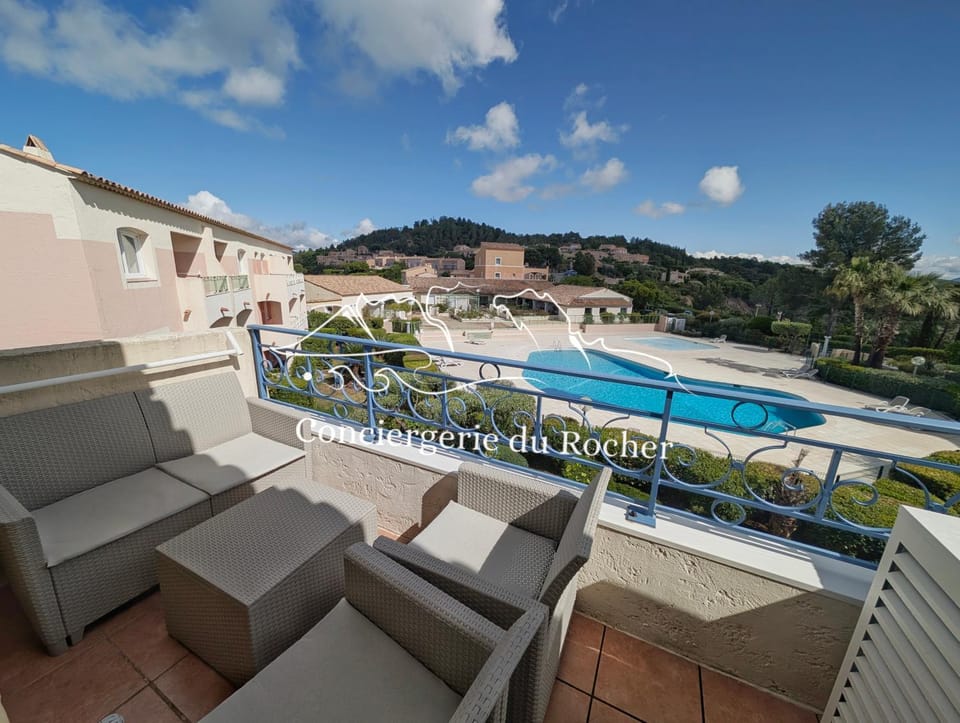 Balcony/Terrace, Pool view