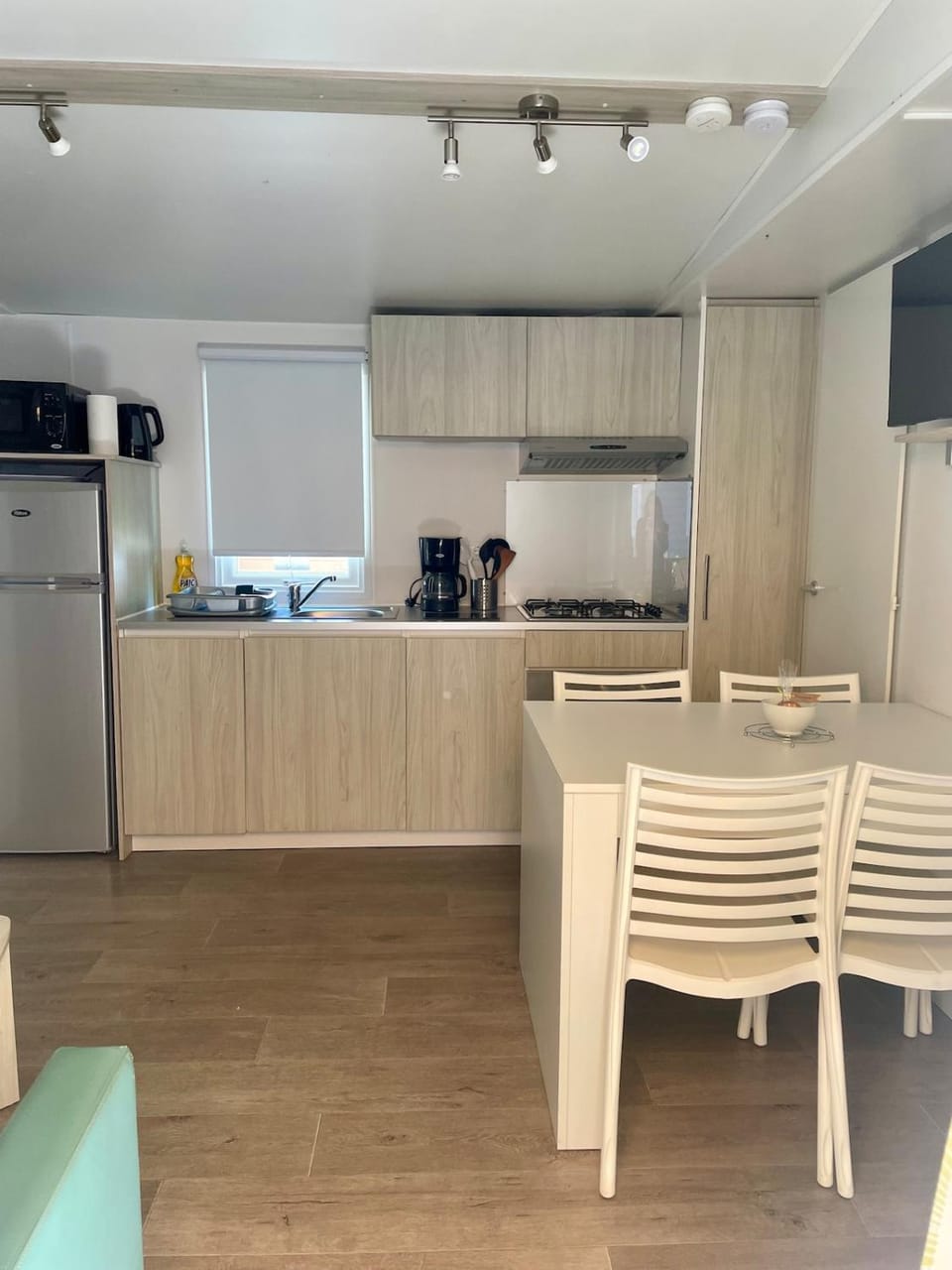 TV and multimedia, Coffee/tea facilities, Kitchen or kitchenette, Dining area, oven, stove