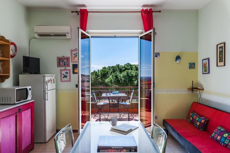 Bed, Kitchen or kitchenette, Living room, Photo of the whole room, Seating area, Dining area, air conditioner