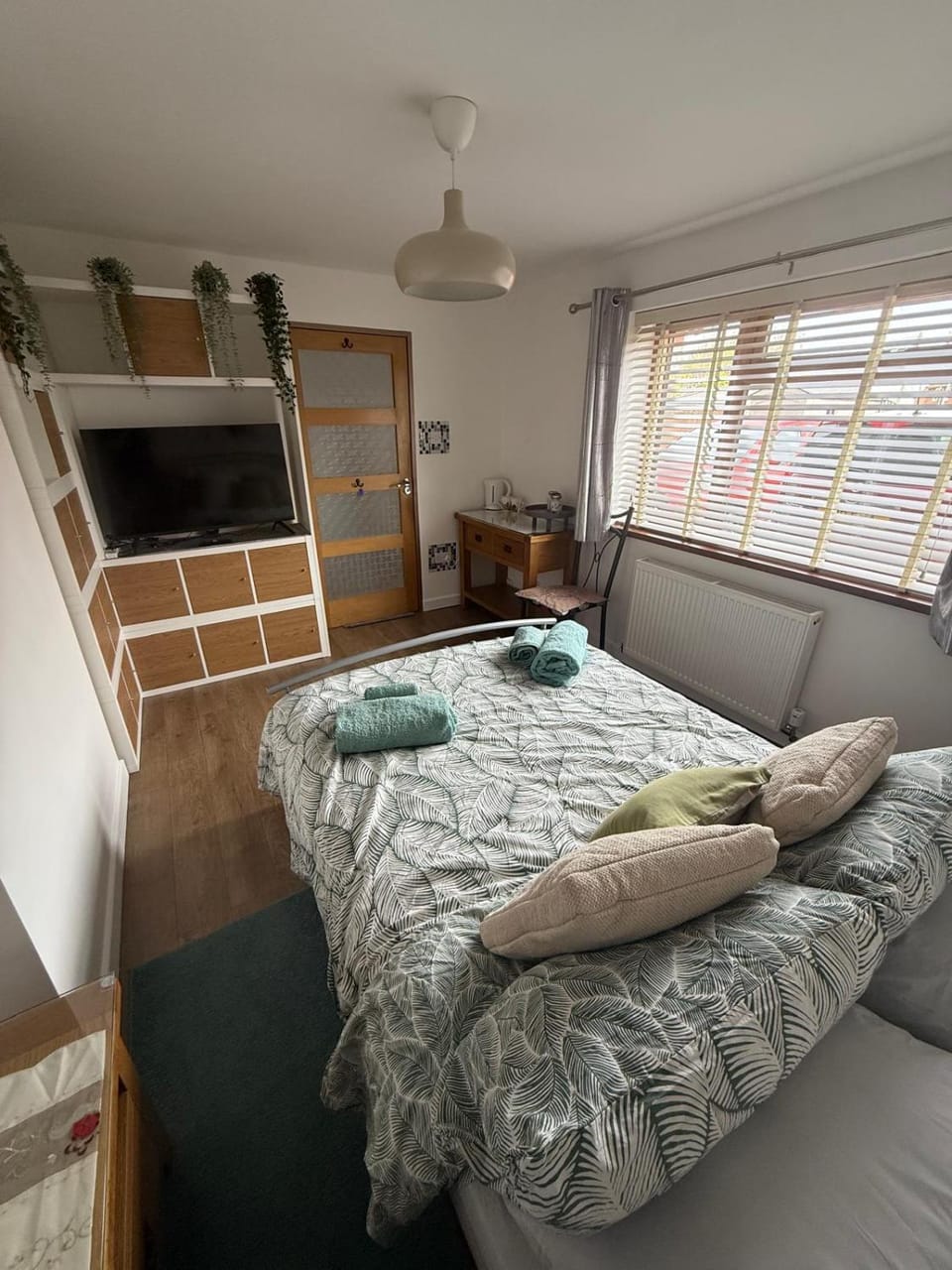 16 Bentley Road - Uttoxeter, Comfortable accommodations, SHARED SHOWER ROOM, NO BREAKFAST, NO WIFI Vacation rental in East Staffordshire District
