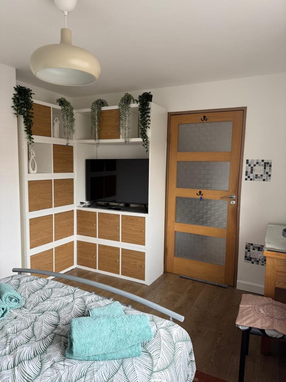 16 Bentley Road - Uttoxeter, Comfortable accommodations, SHARED SHOWER ROOM, NO BREAKFAST, NO WIFI Vacation rental in East Staffordshire District