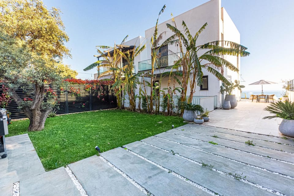 Property building, Garden, Garden view
