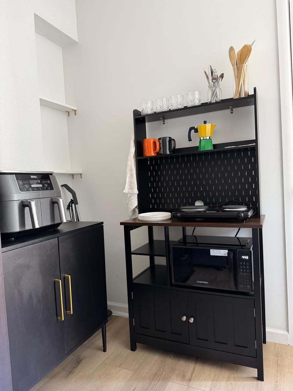 Private minimalist studio with patio and parking Apartment in Deerfield Beach