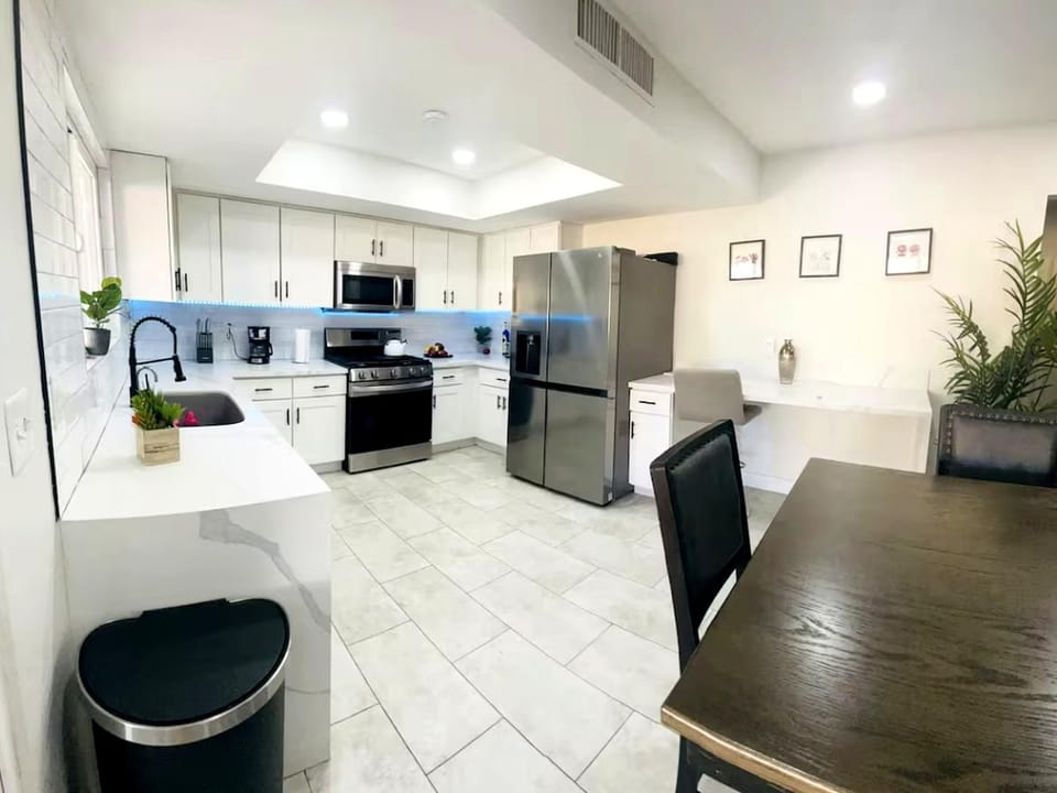Relaxing Family Home 4 Bedrooms Pool BBQ and Ping Pong House in Henderson
