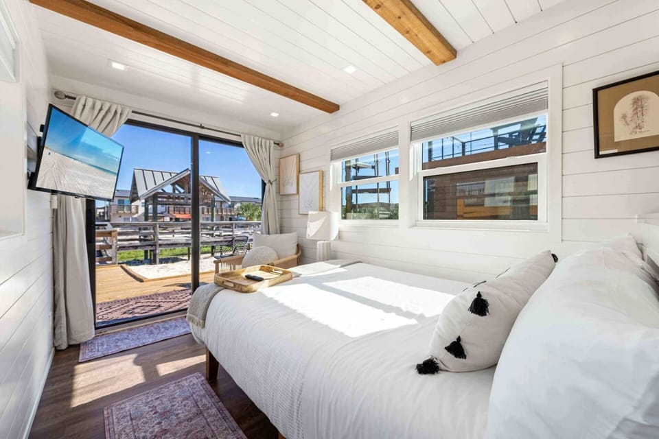 Tiny Home by the Sea: Beach Lover’s Dream Apartment in Okaloosa Island