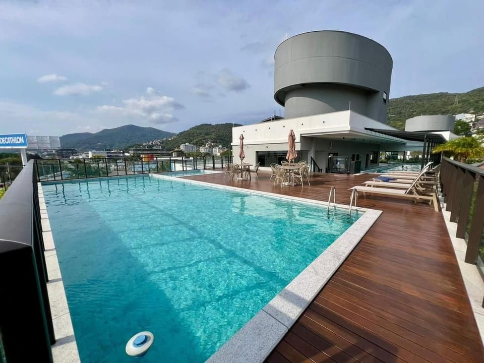 Day, Natural landscape, Mountain view, Pool view, Swimming pool, sunbed