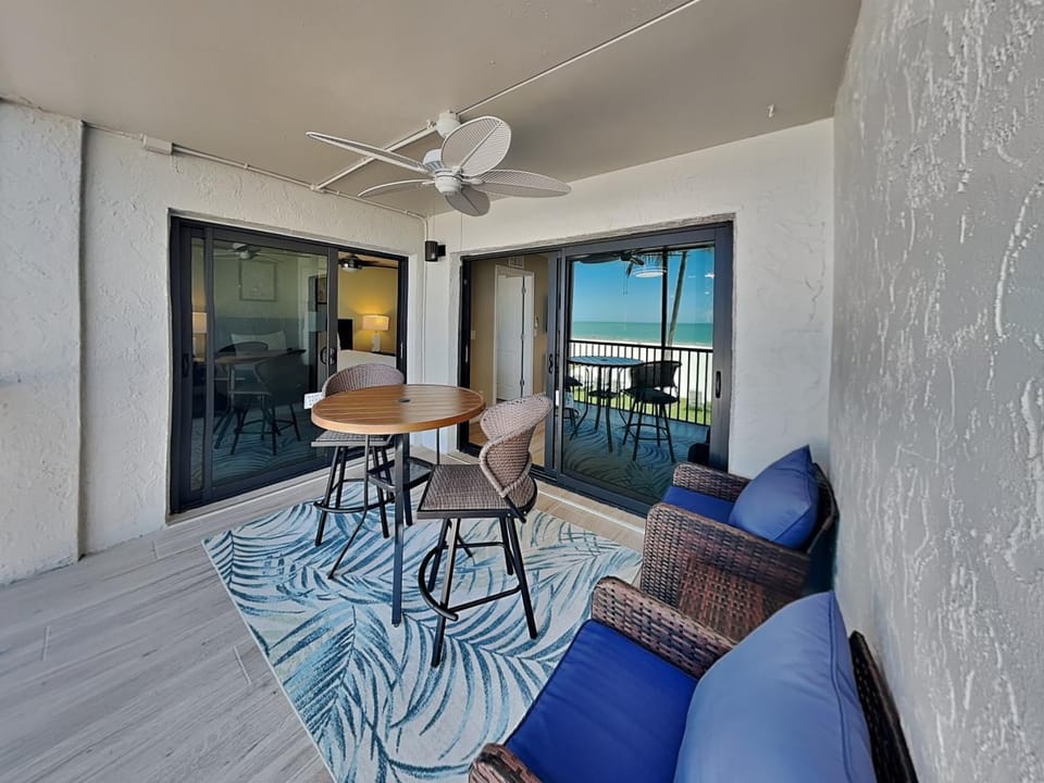 Balcony/Terrace, Seating area, Dining area, Sea view