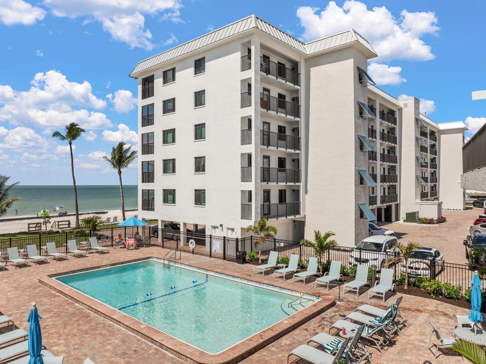 Property building, Balcony/Terrace, Beach, Sea view, Swimming pool, Parking
