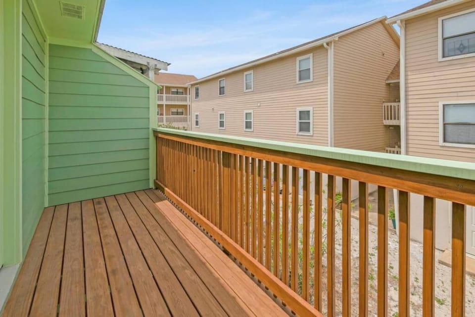 Pistachio Beach Townhouse | Steps to Destin Sand Apartment in Destin