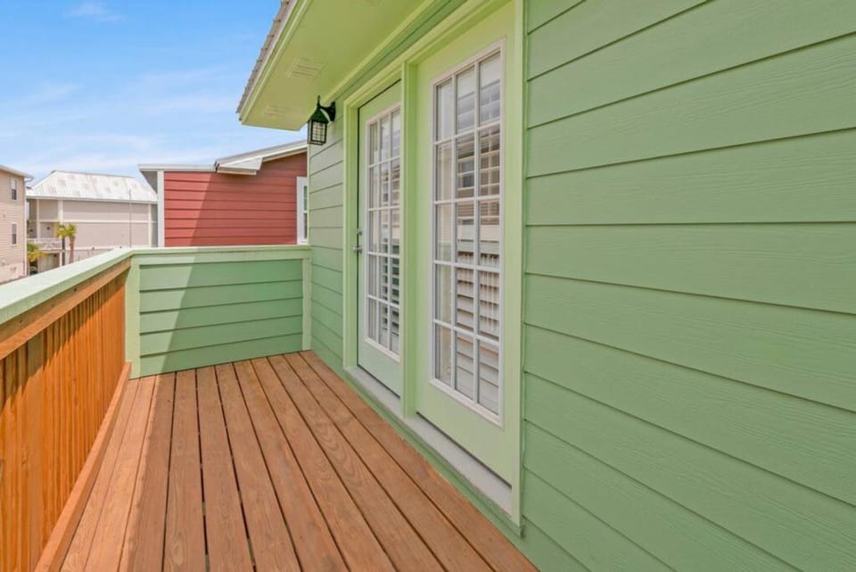 Pistachio Beach Townhouse | Steps to Destin Sand Apartment in Destin