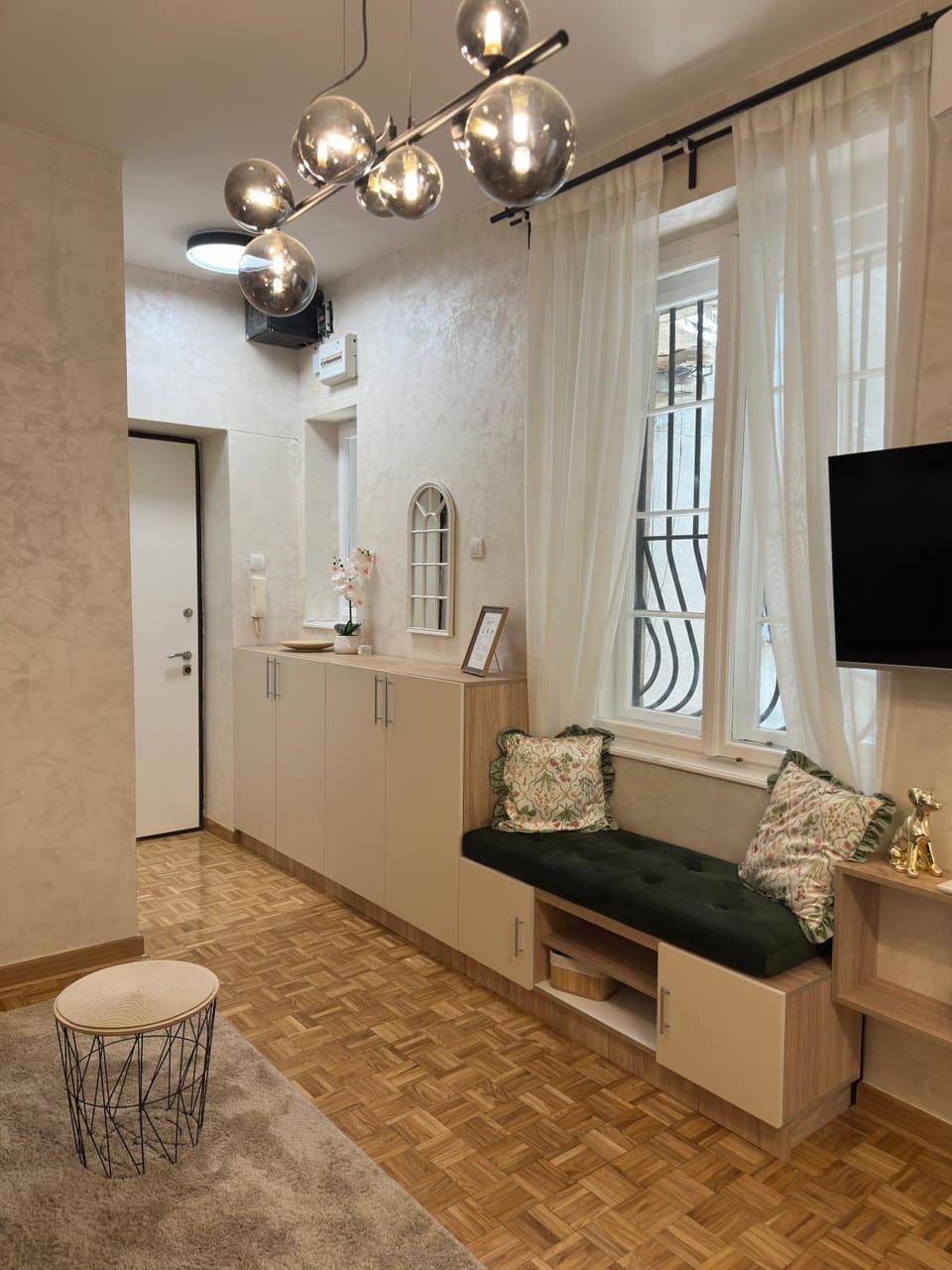 TV and multimedia, Living room, Seating area
