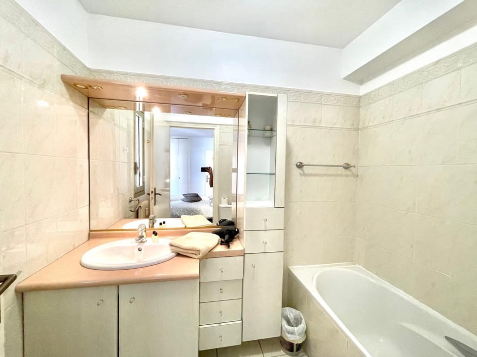Bathroom, Bath