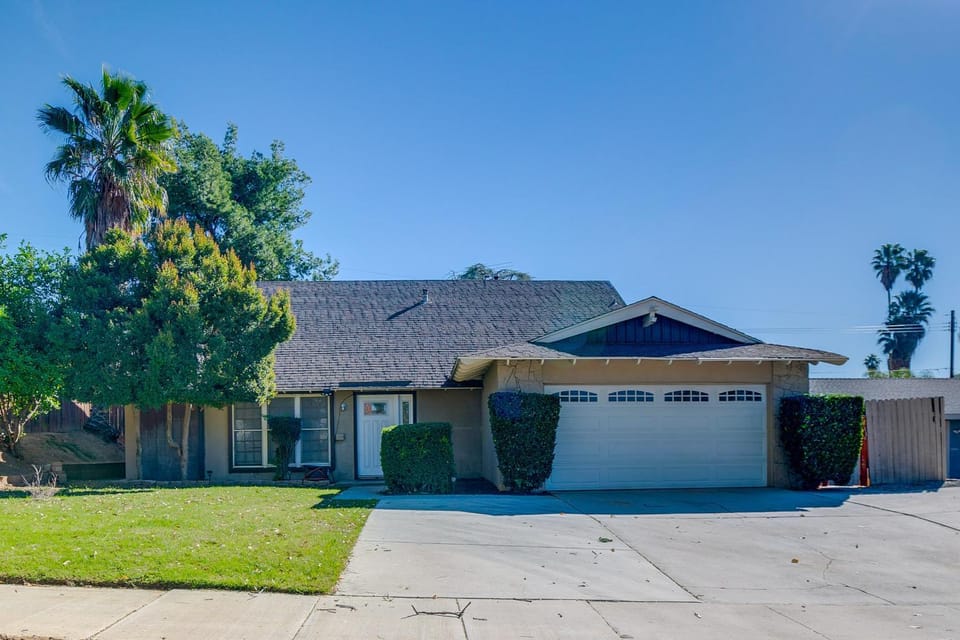 Family Gem w/ Pet-Friendly Yard! 8 Mi to Riverside House in Moreno Valley