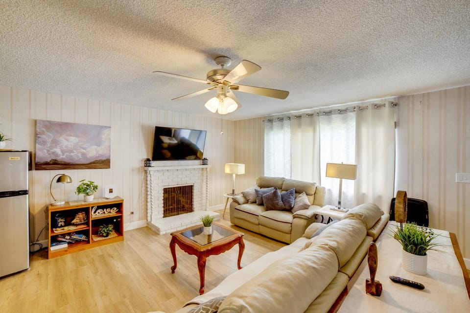 Family Home 5 Mi to Dtwn Riverside & Hospital! House in Riverside
