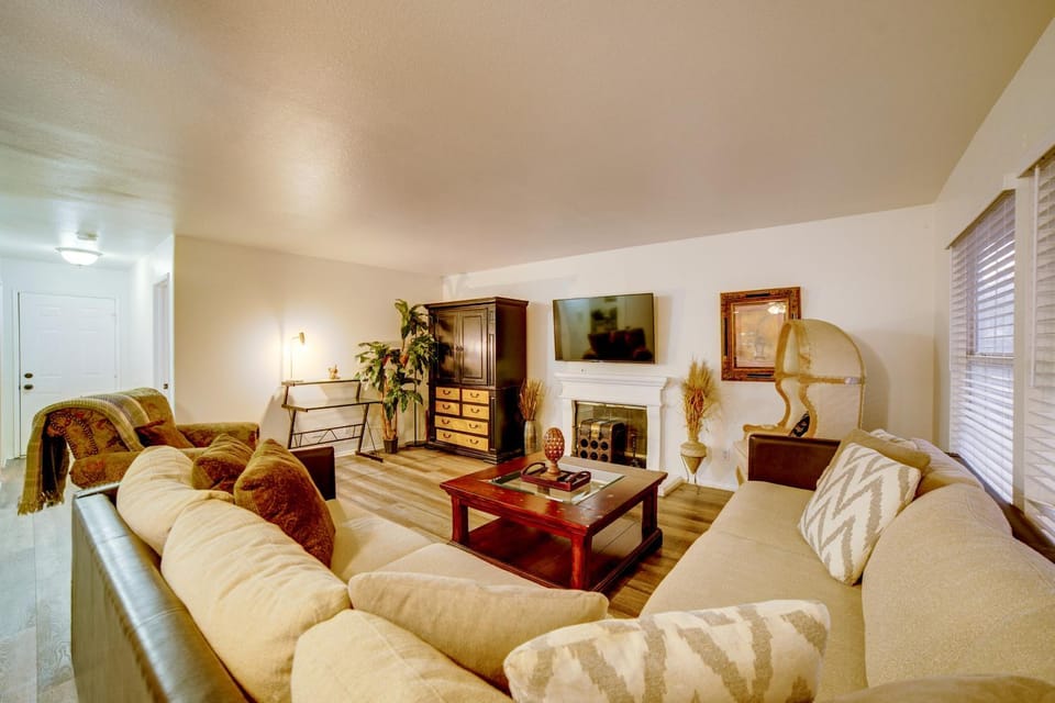 Family Home 5 Mi to Dtwn Riverside & Hospital! House in Riverside
