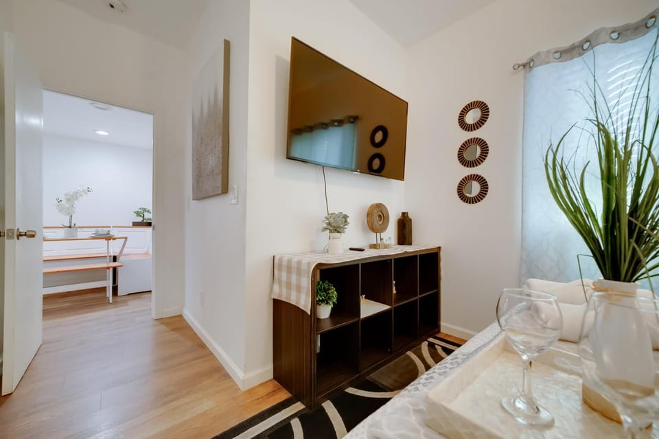 2 Mi to Dtwn Riverside & Hospital! Family Retreat Apartment in Riverside
