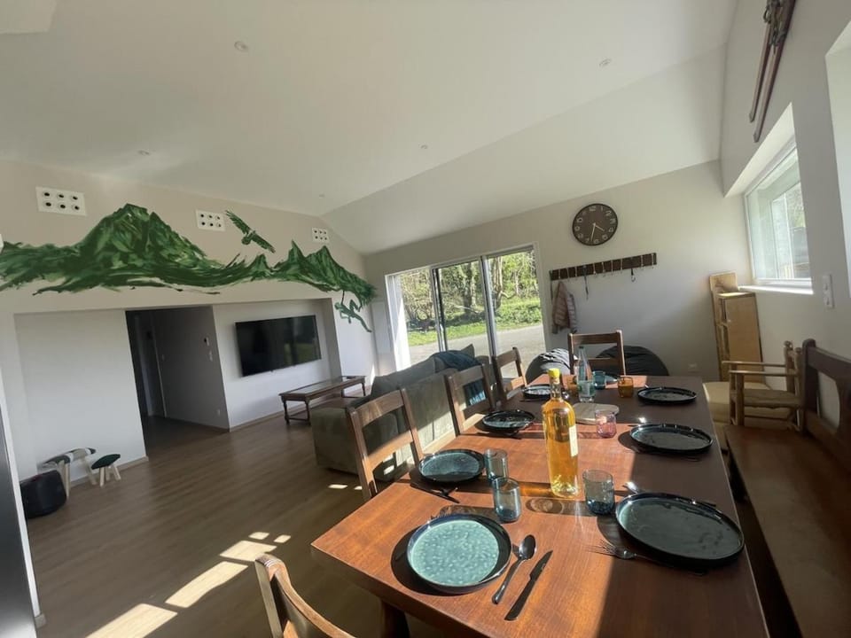 TV and multimedia, Living room, Dining area