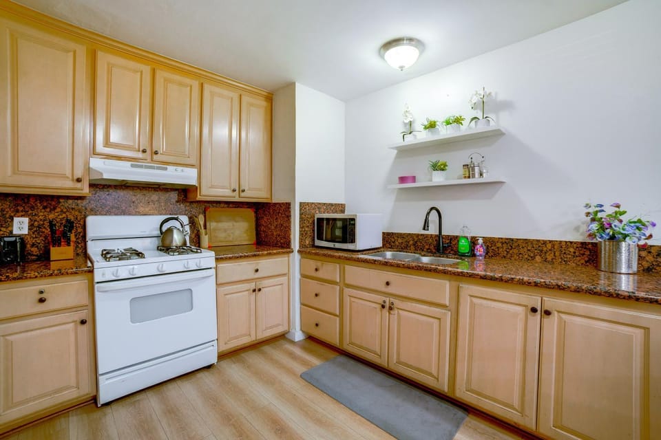 Family-Friendly Home 7 Mi to Dtwn San Bernardino! House in Colton