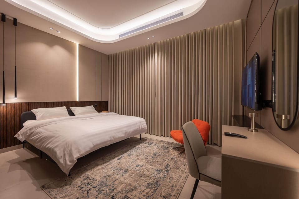 Bed, Photo of the whole room, Bedroom
