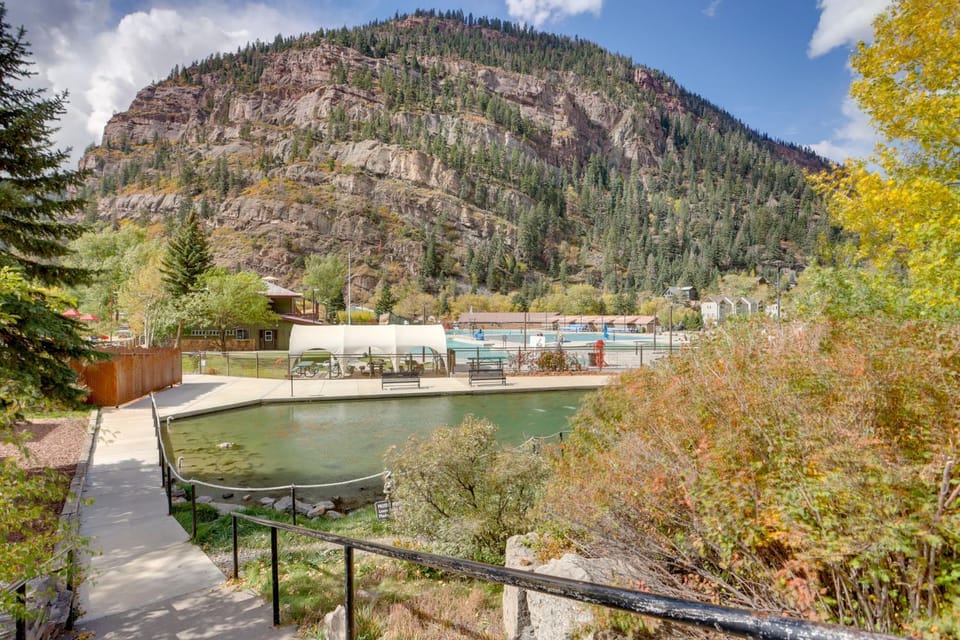 On Main St: 2 Mtn-View Units w/ Yard in Ouray Apartment in Ouray