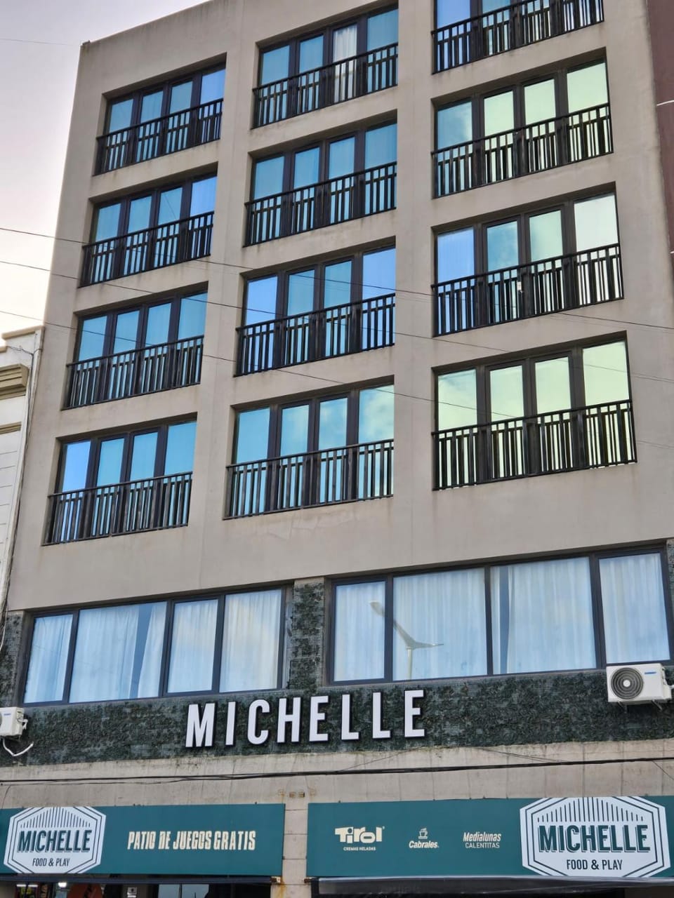 DEPARTAMENTOS MICHELLE Pile climatizada Apartment in Necochea