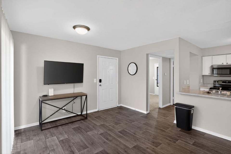 Spacious 2-bedroom near downtown Nashville Apartment in Cloverhill