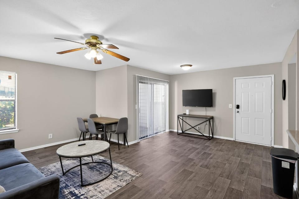 Spacious 2-bedroom near downtown Nashville Apartment in Cloverhill