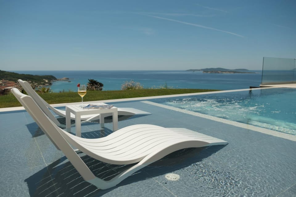 Sea view, Swimming pool, sunbed
