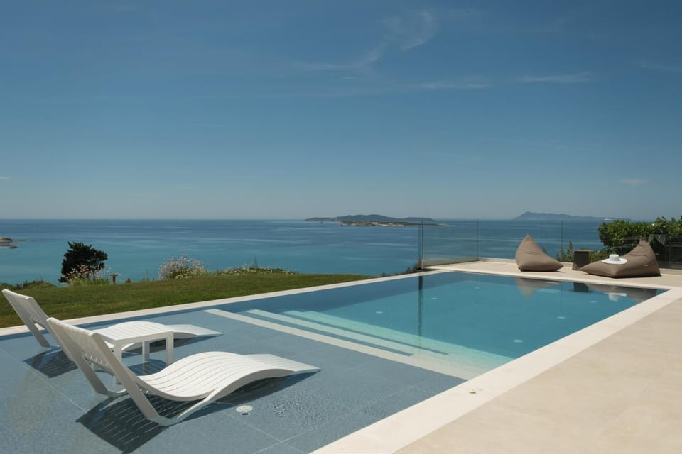 Sea view, Swimming pool, sunbed