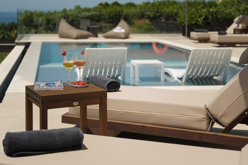 Swimming pool, sunbed