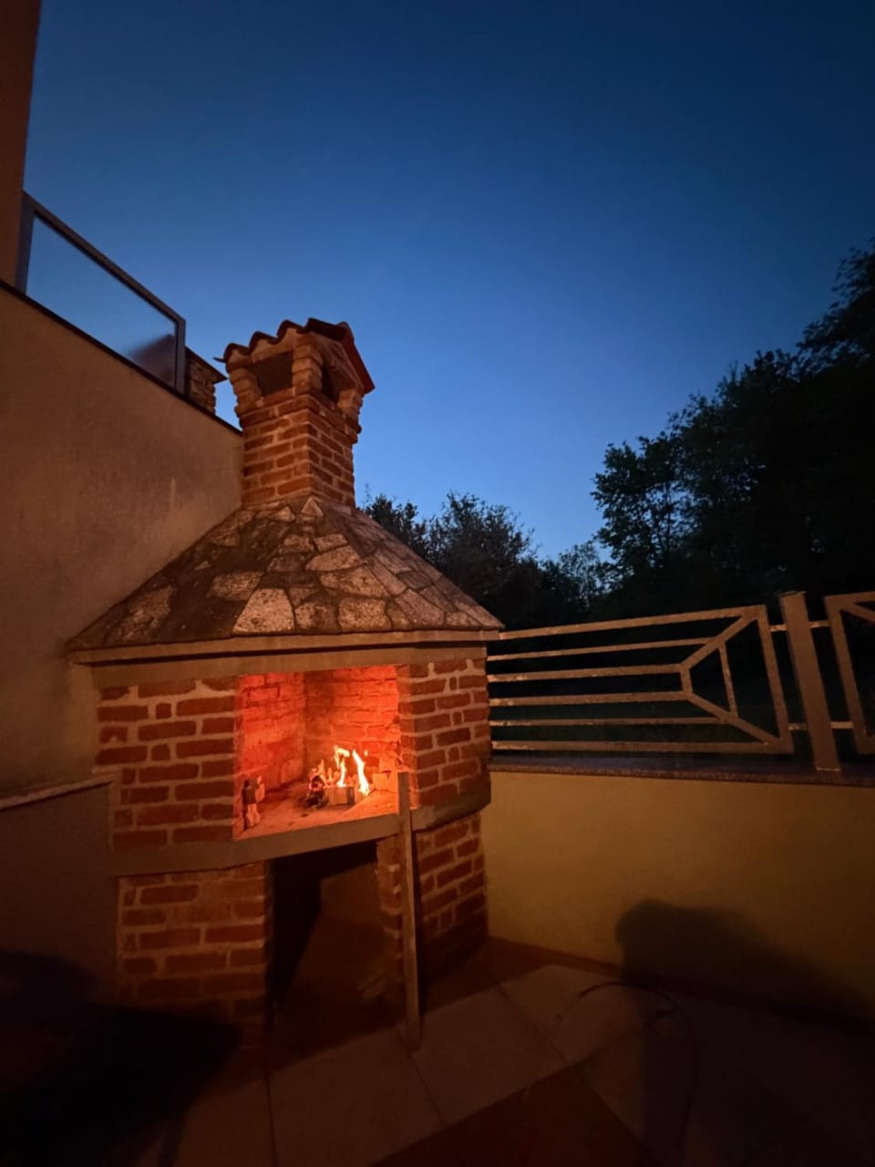 BBQ facilities, fireplace