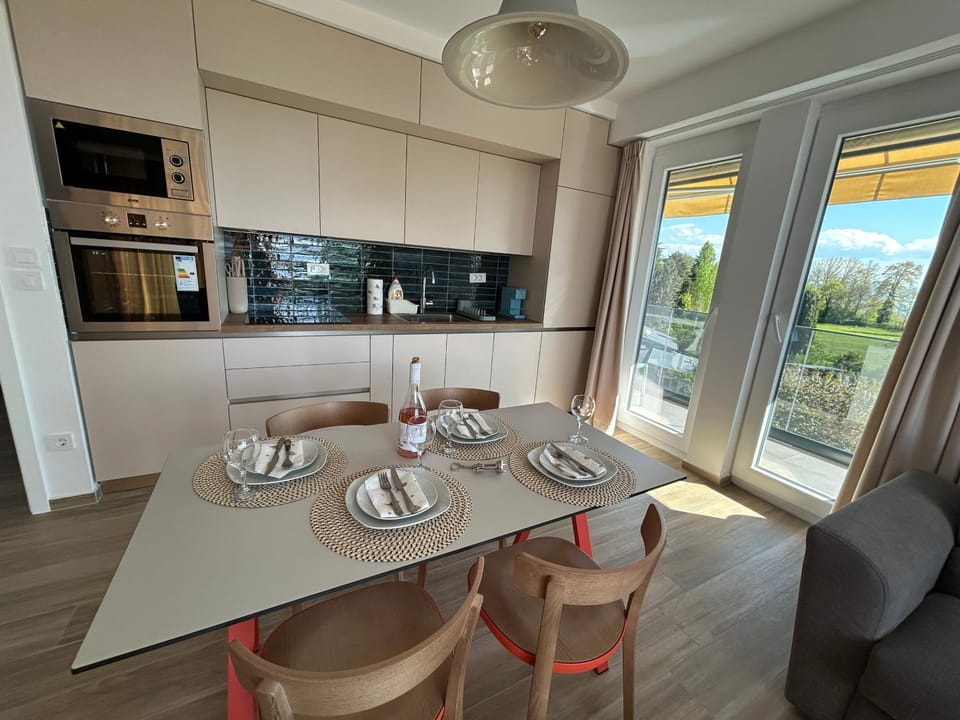 Dining area, kitchen