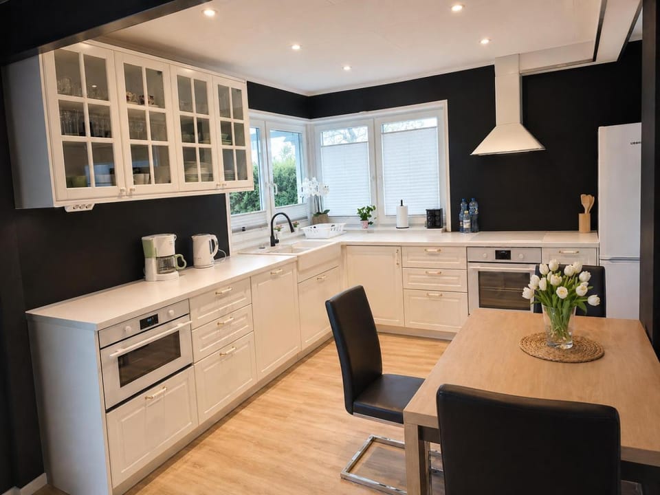 Dining area, dishwasher, oven