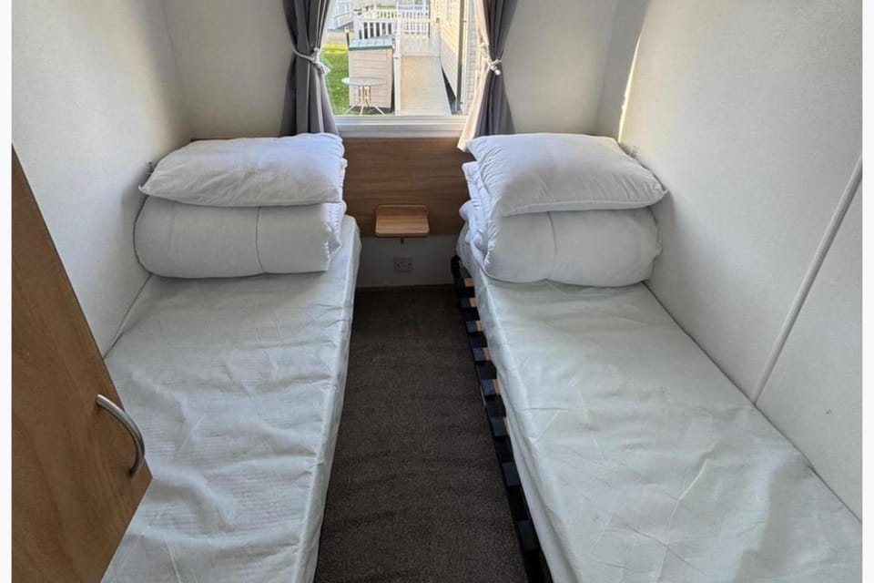 Cabin Sleeps 8 with Indoor Pool Cabin in Rhyl