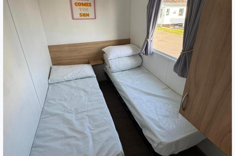 Cabin Sleeps 8 with Indoor Pool Cabin in Rhyl