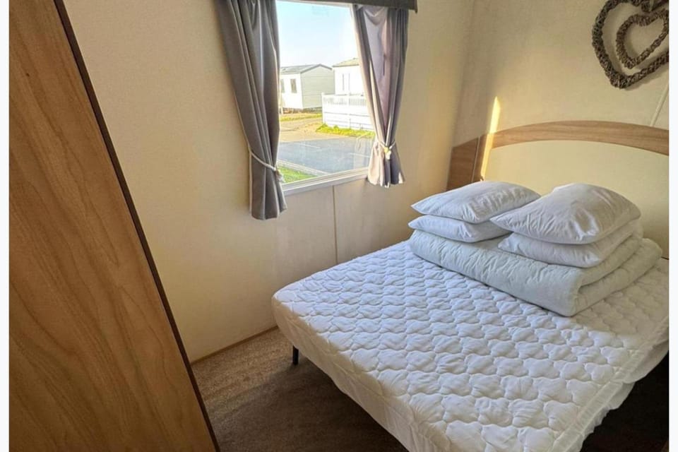 Cabin Sleeps 8 with Indoor Pool Cabin in Rhyl
