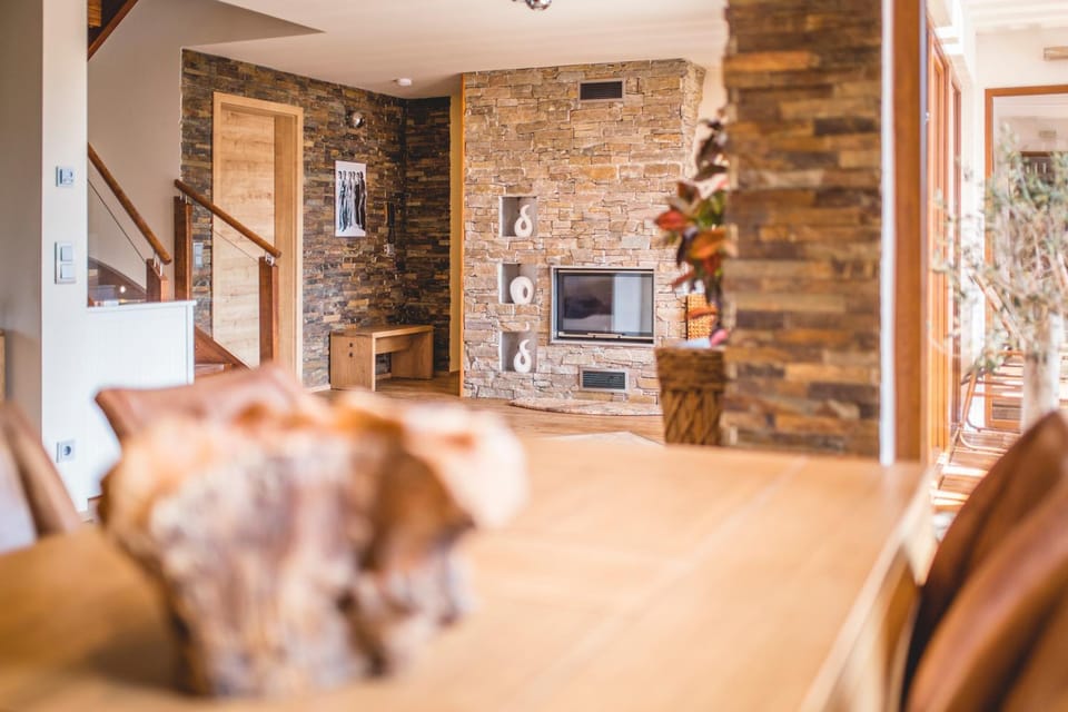 Dining area, fireplace