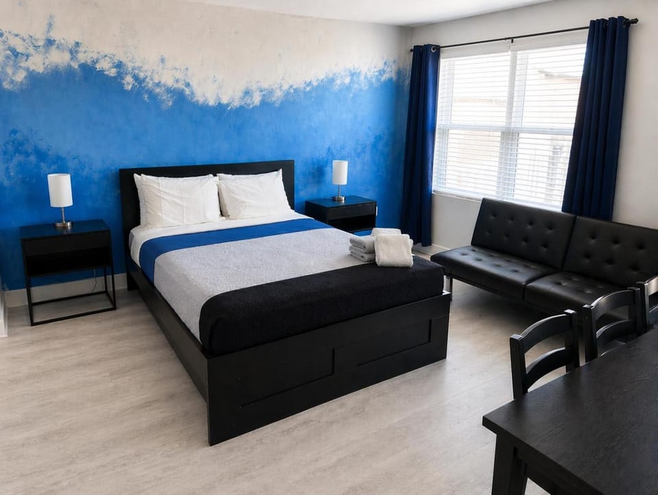 Miami Beach Condo Steps to Ocean Drive – Pets OK House in Flamingo Lummus