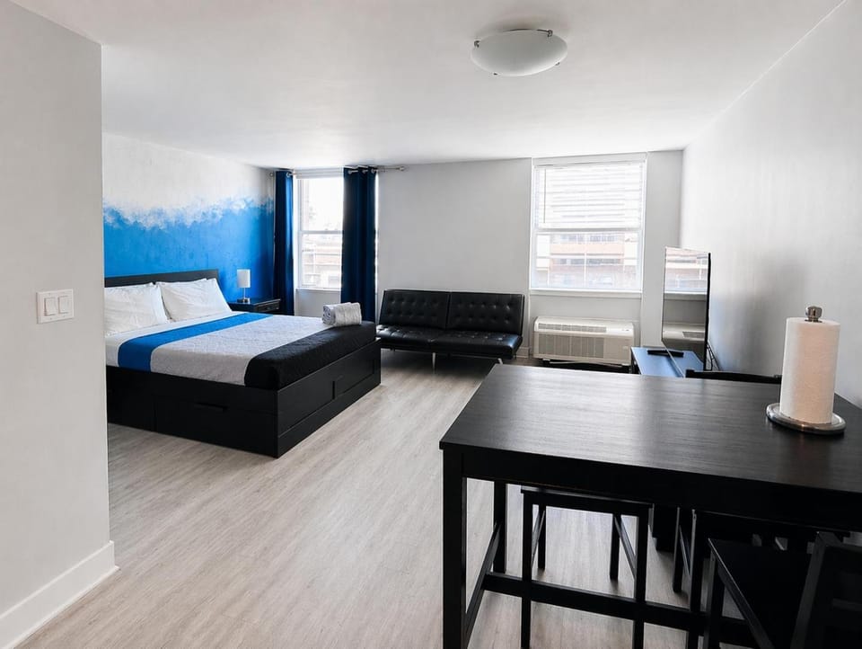 Miami Beach Condo Steps to Ocean Drive – Pets OK House in Flamingo Lummus