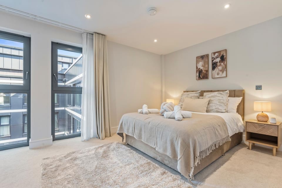 1BR Apt Near Picadilly Line Sleeps 6 Pool Table Apartment in Enfield