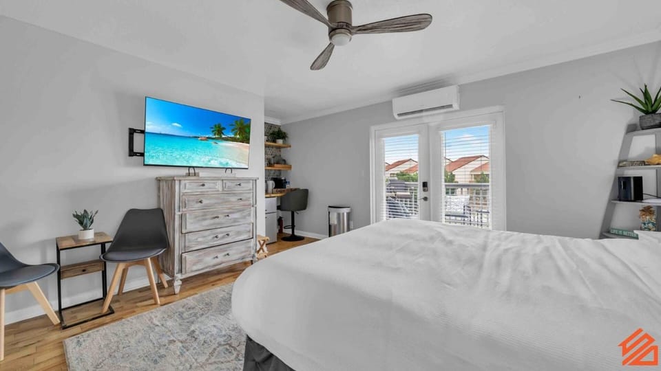 Okaloosa Island Beach Access Boardwalk 1BR Retreat Apartment in Okaloosa Island