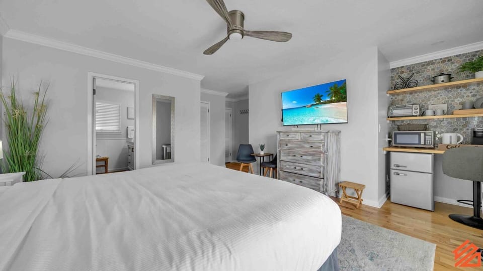 Okaloosa Island Beach Access Boardwalk 1BR Retreat Apartment in Okaloosa Island