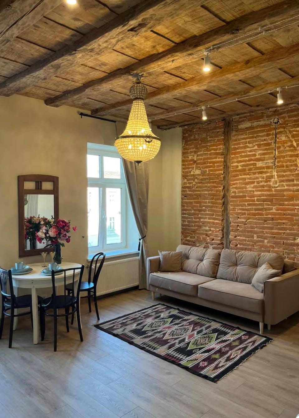 Seating area, Dining area
