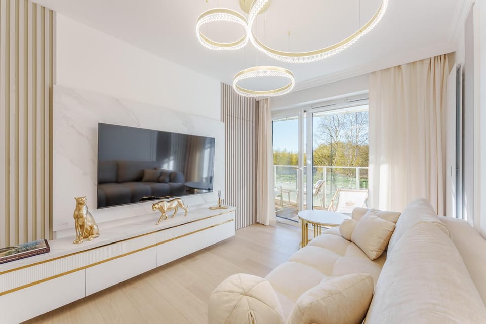 TV and multimedia, Living room, Seating area, Evening entertainment