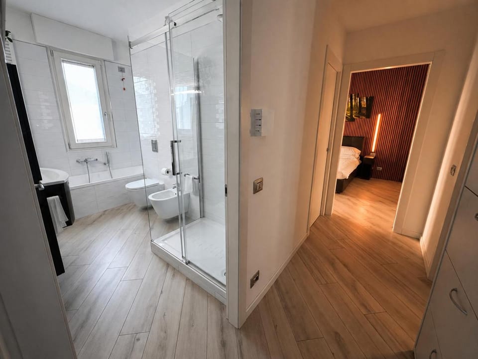 Shower, Toilet, Bed, Bathroom, Photo of the whole room, Bedroom, Bath, bidet, towels