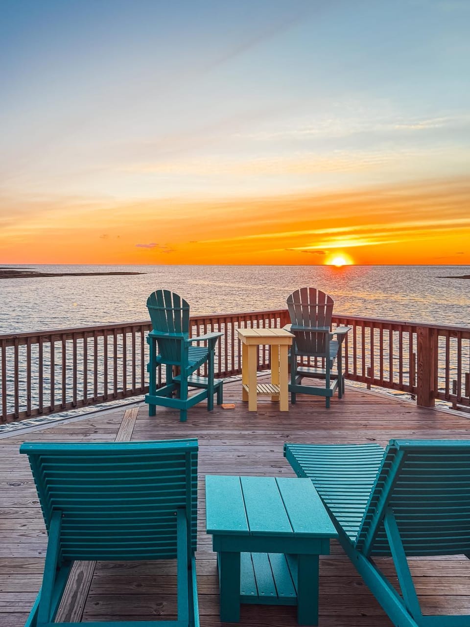 NEW! Soundfront! Hot Tub, Dock, Boat Ramp, Kayaks House in Avon