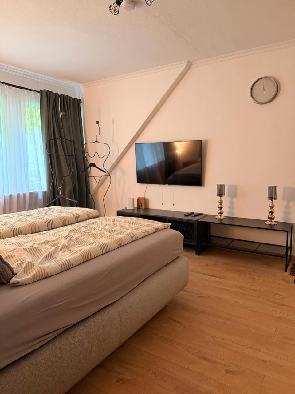 Bed, Living room