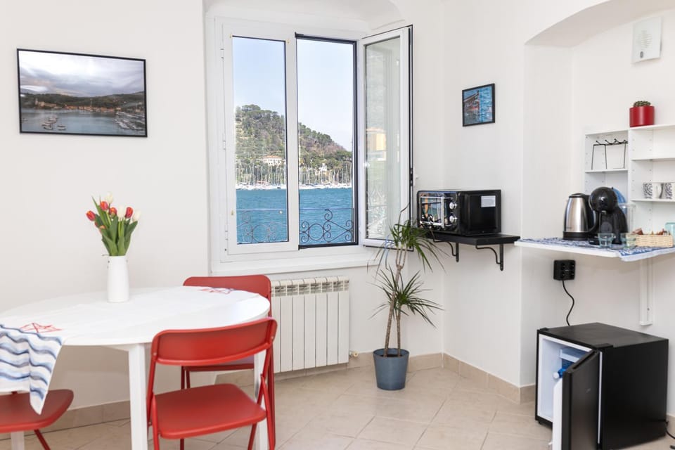 Ria Apartment Bed and Breakfast in Province of Massa and Carrara