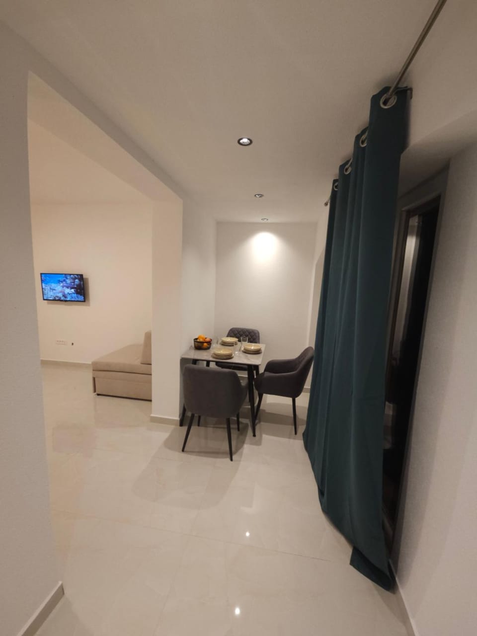 TV and multimedia, Seating area, Dining area