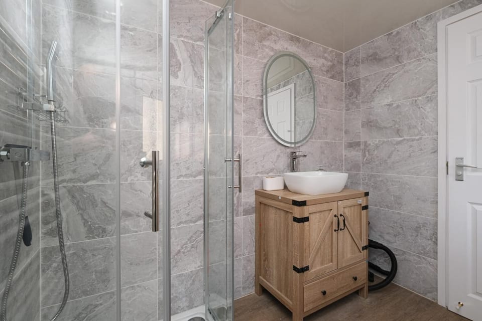 Homely 2BR Liverpool Stay Wi-Fi City Access House in Liverpool